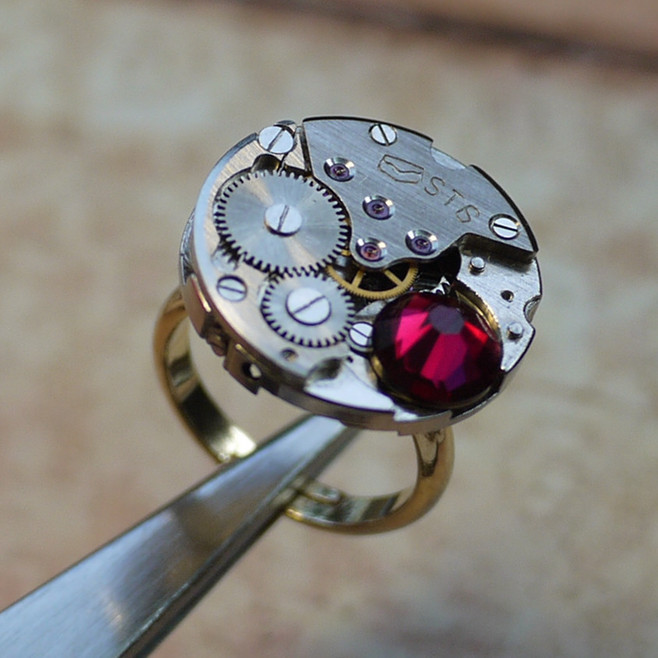 欧米茄手表维修服务点（欧米茄分针不动）