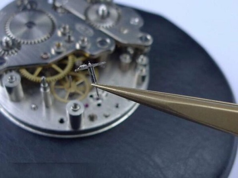 欧米茄手表停了怎么办（欧米茄机芯洗油）