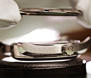 欧米茄手表跑快（欧米茄清洁油污）