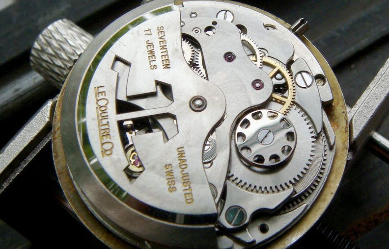 欧米茄手表维修点查询（欧米茄表针跳针）