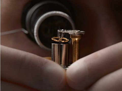 欧米茄手表轴断了要多少钱维修（欧米茄表盘掉漆）