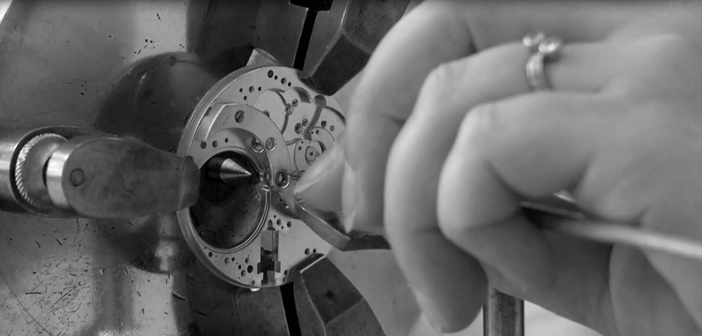 欧米茄授权维修中心（欧米茄螺丝掉了）